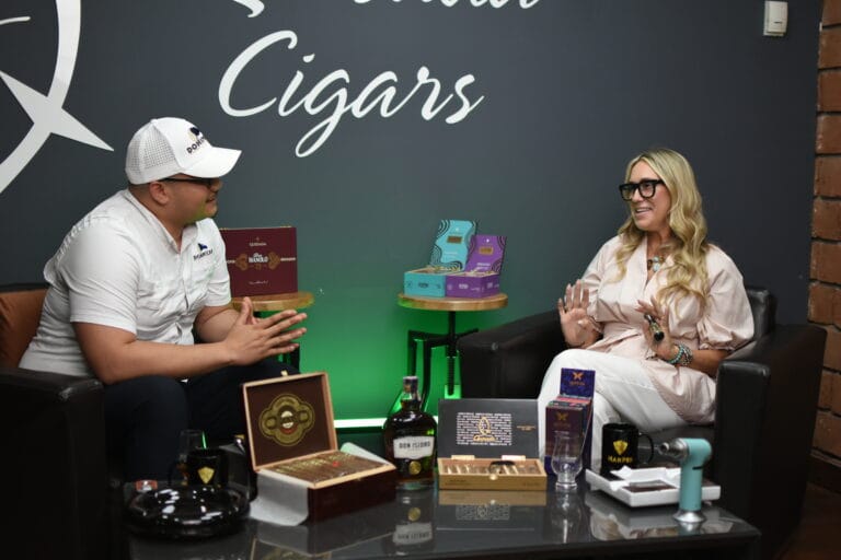 Raquel Quesada discussing manufacturing heritage during her appearance on Detrás del Humo.